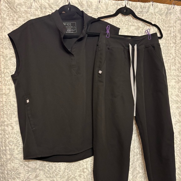 Women’s Figs Black Scrub Set Size Small - Picture 2 of 6